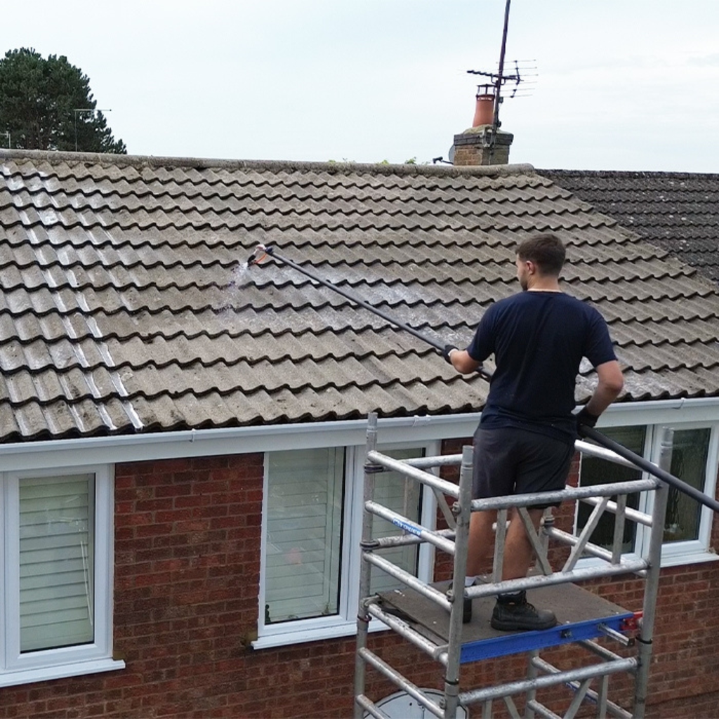 skyScraper® Soft Wash Applicator - For low pressure cleaning on roofs and rendering