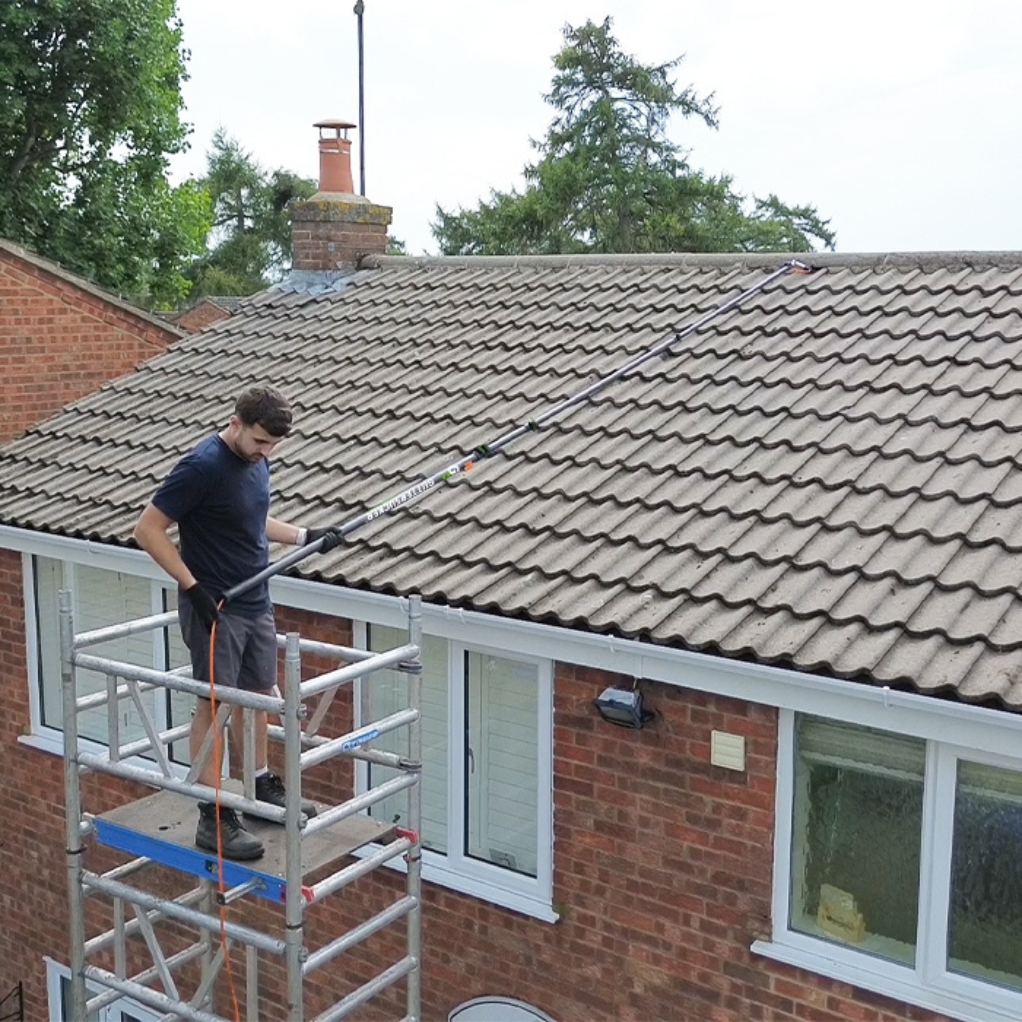 skyScraper® Soft Wash Applicator - For low pressure cleaning on roofs and rendering