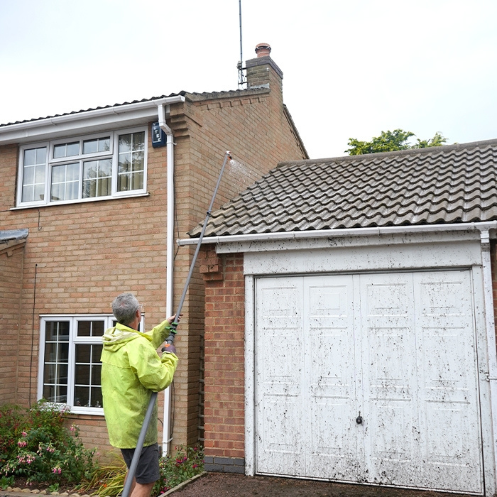skyScraper® Soft Wash Applicator - For low pressure cleaning on roofs and rendering