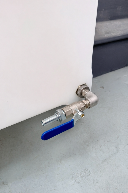 Tank Outlet Assembly for Window Cleaning Systems